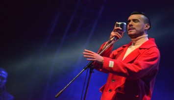 Yağmur Altında Cem Adrian!