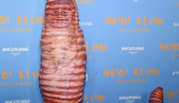 Solucan Kostümüyle Tuvaleti Nasıl Kullandı?