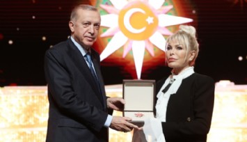 Ajda Pekkan'dan 'Ödül' Açıklaması!