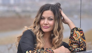 Yazdı, Oynayacak, Yönetecek!