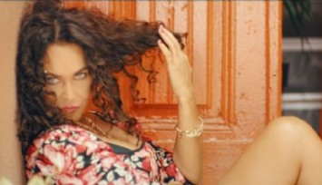 Hülya Avşar'dan Yeni Şarkı!