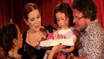 Zuhal Olcay'a Sahnede Sürpriz!