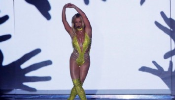 Britney Spears, Sahnelere Nefret Kustu!