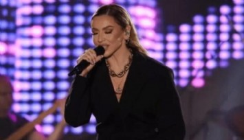 Yüzüğünü Sahnede Fırlattı!