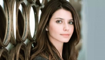 Beren Saat'in Sütyensiz Pozları Gündem Oldu!