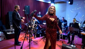 Kars'ta Yıldızlar Geçidi! Pınar Eliçe Geceye Damga Vurdu!