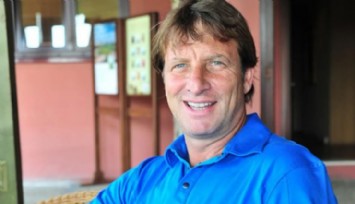 Kaya Çilingiroğlu Kendini Yumruklattı!