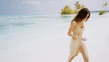 Dilan Çiçek Deniz'den Dekolteli Poz!