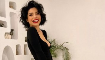 Transparan Giydi, Göğüs Ucu Bandı Olay Oldu!