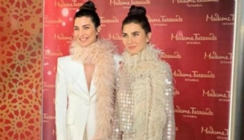 Tuba Büyüküstün Balmumu Heykeliyle Yan Yana!