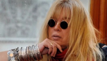 Zerrin Özer Hastalığını Açıklayıp, İsyan Etti!