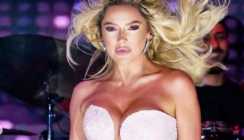 Hadise'den Ayna Önü Bikinili Pozlar!
