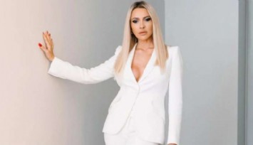 Threads Uygulamasında Bikinili Pozunu Paylaştı!