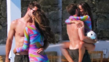 Ünlü Kaleci Ve Sevgilisi Plajda Aşka Geldi!