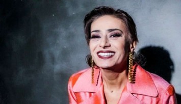 Yıldız Tilbe Kendisini Öve Öve Bitiremedi!