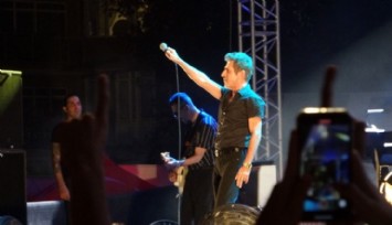 Teoman'dan Gazetecilere Büyük Ayıp!