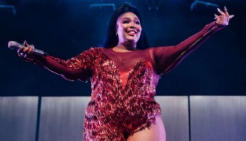 Ünlü Kadın Şarkıcıya Taciz Suçlaması!