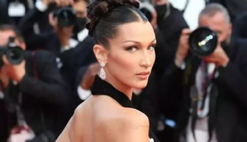 Bella Hadid Robotla Dudak Dudağa!