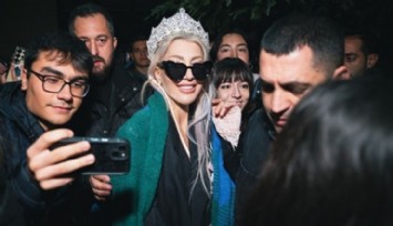 ODTÜ Öğrencilerinden Hande Yener'e Onur Ödülü!