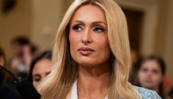 Paris Hilton, Noel'i Çırılçıplak Kutladı!