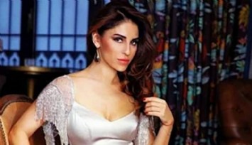 Irmak Ünal Bikinisiyle Spor Yaptı!