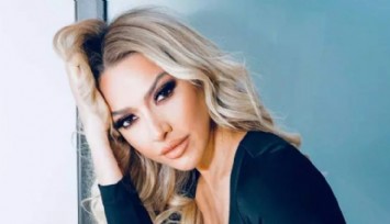 Hadise'nin 10. Yıl Marşı Söylerken Giydiği Mayo Gündem Oldu!