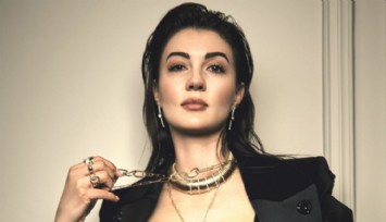 Burcu Özberk'ten İddialı Tatil Pozları!