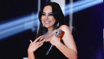 Ebru Gündeş Sahnede Rahatsızlandı!