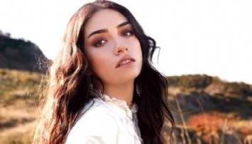 Hazar Ergüçlü'nün Makyajsız Tatil Pozları Beğeni Topladı!