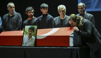 Orhan Gencebay, Ferdi Tayfur'un Tabutunu Öptü!